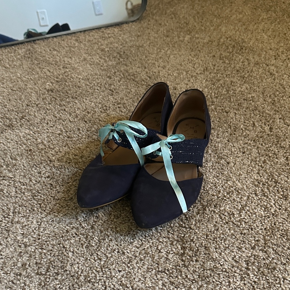 Pointed-Toe Navy Heels with Aqua Ribbon Tie